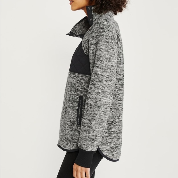 Abercrombie and Fitch Asymmetrical Snap-Up Fleece Size Small - Picture 2 of 10